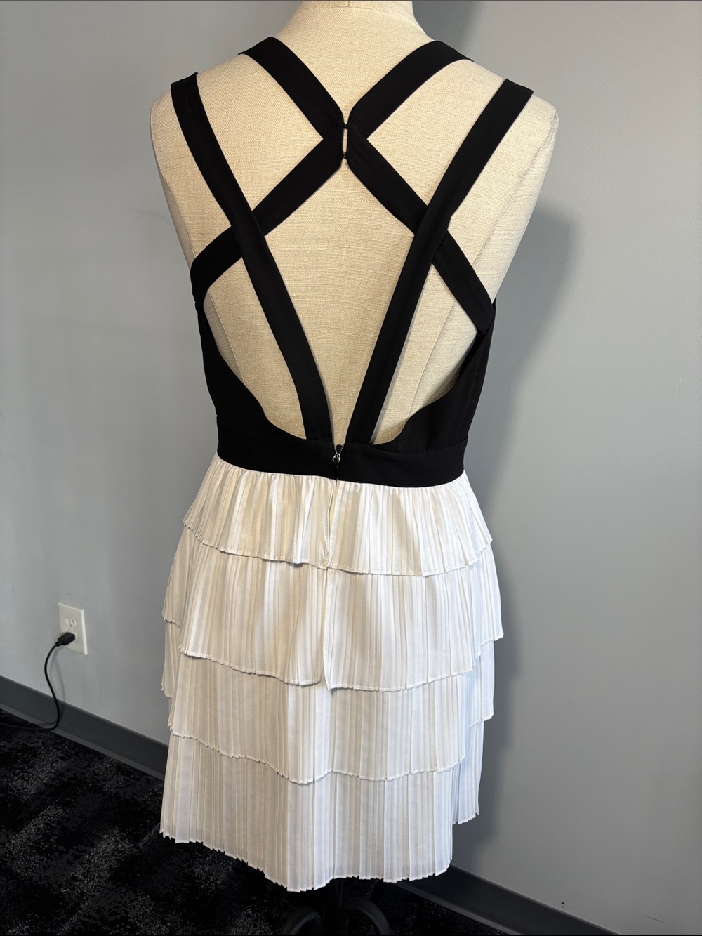 BCBGMaxAzria White Pleated Tiered Mini Dress with Black Trim - Picture 3 of 4
